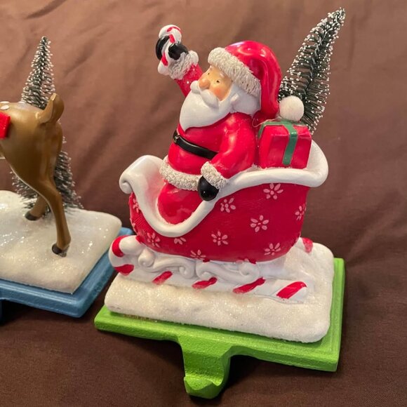 2 Stocking Holders Christmas Santa Claus Clause Deer Sleigh Bottle Brush Tree - Picture 2 of 11